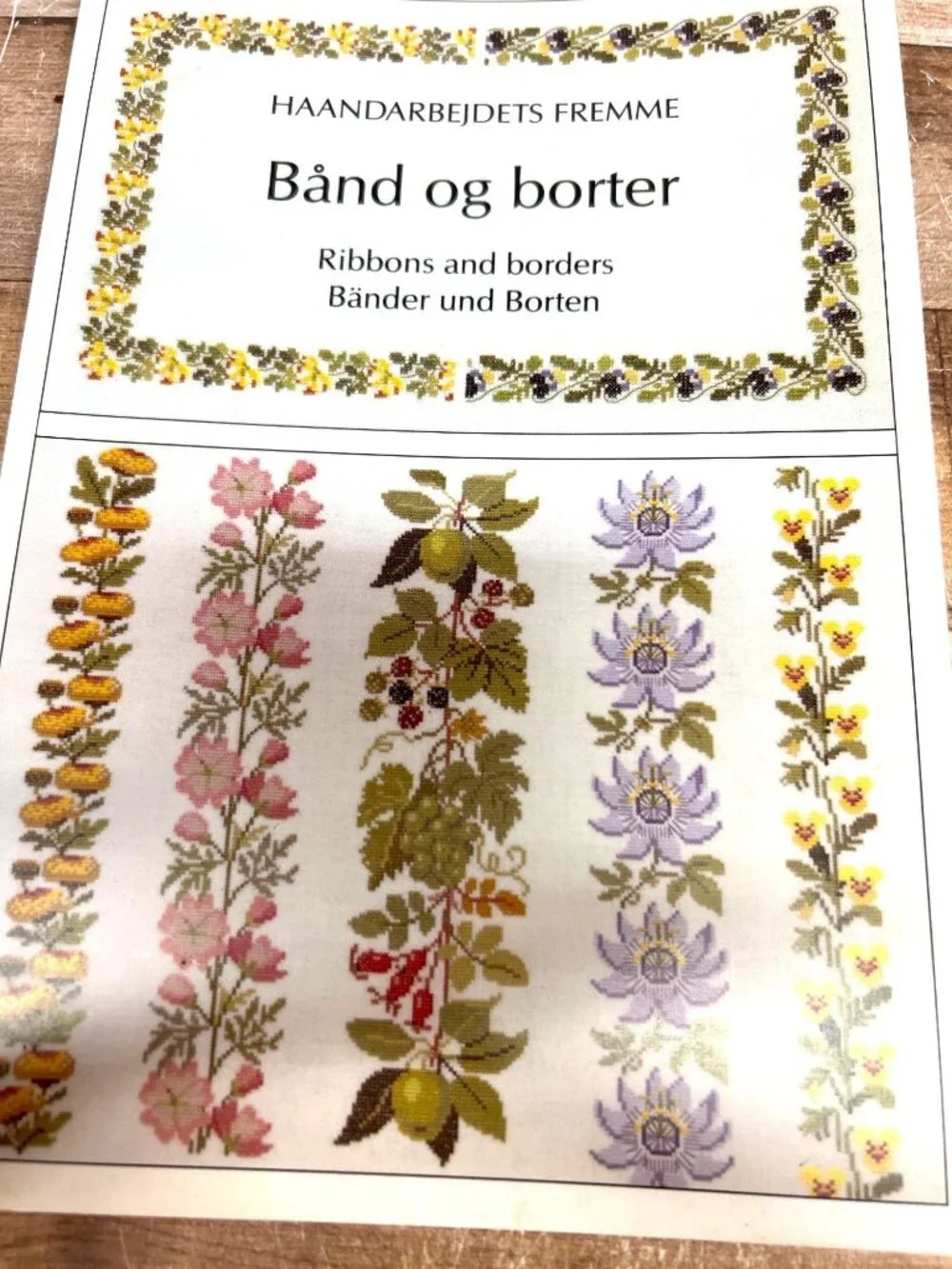 Haandarbejdets Fremme Ribbons & Borders Cross Stitch Pattern Booklet